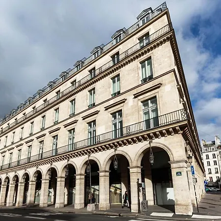 Louvre Living Apartmán