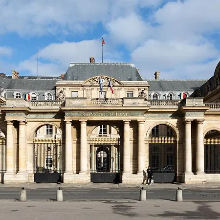 Louvre Living Apartmán