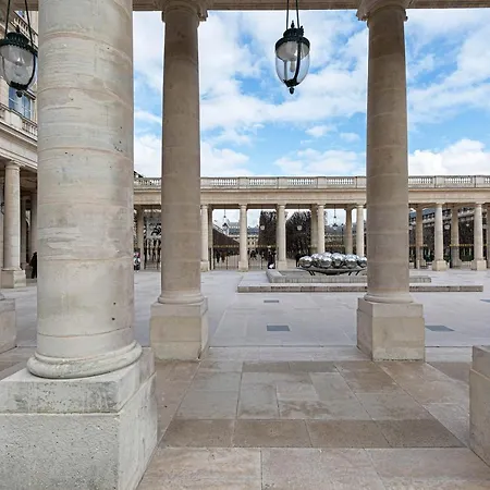 Louvre Living